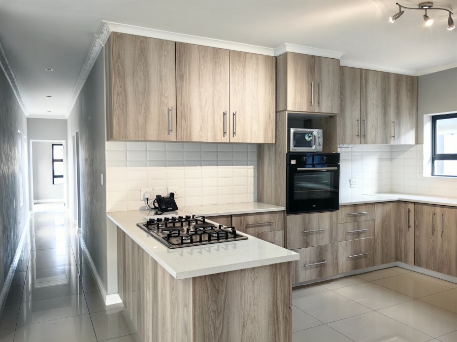 To Let 4 Bedroom Property for Rent in Blue Mountain Village Western Cape
